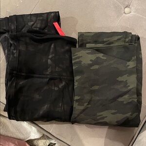 SPANX 
Black and Green Camouflage Leggings